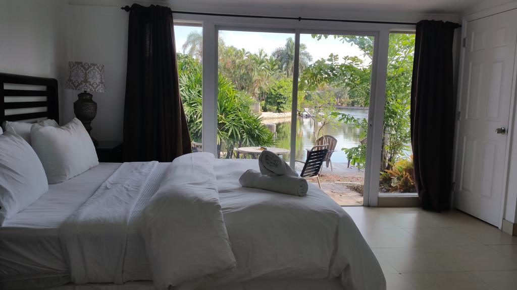 The Cabanas Guesthouse & Spa - Gay Resort Catering To Gay Men オークランド・パーク 部屋 写真