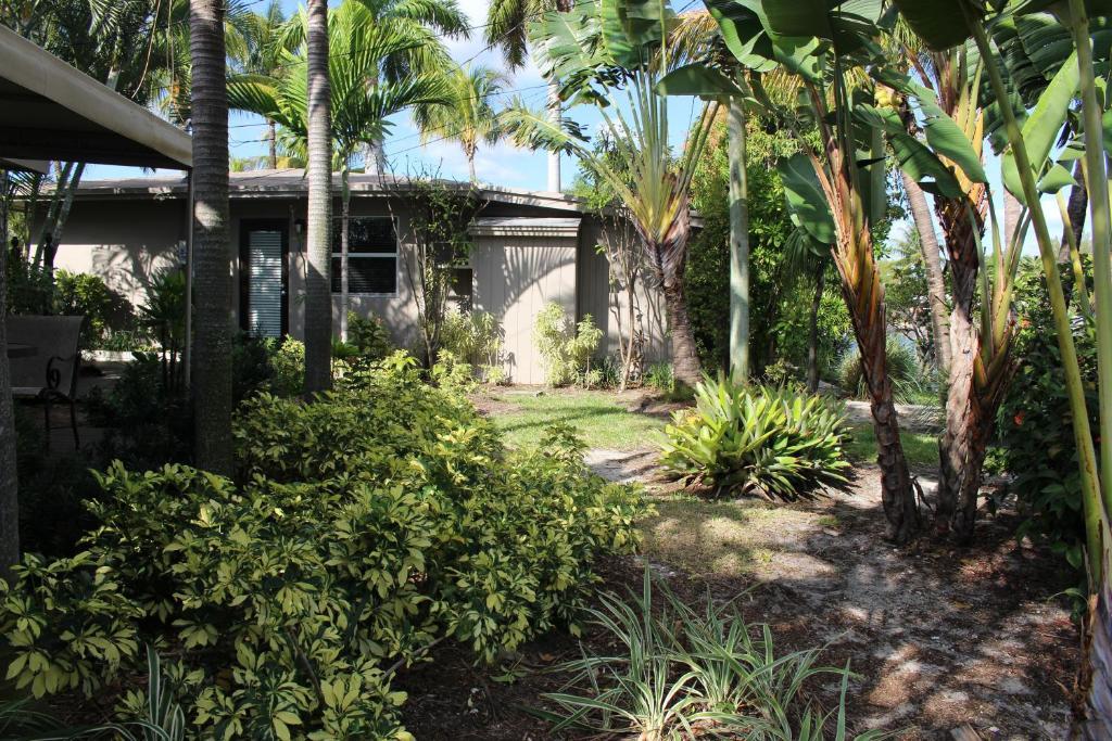 The Cabanas Guesthouse & Spa - Gay Resort Catering To Gay Men オークランド・パーク エクステリア 写真