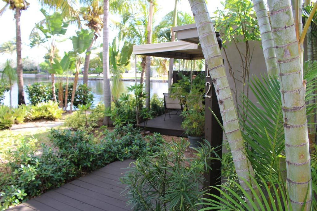 The Cabanas Guesthouse & Spa - Gay Resort Catering To Gay Men オークランド・パーク エクステリア 写真