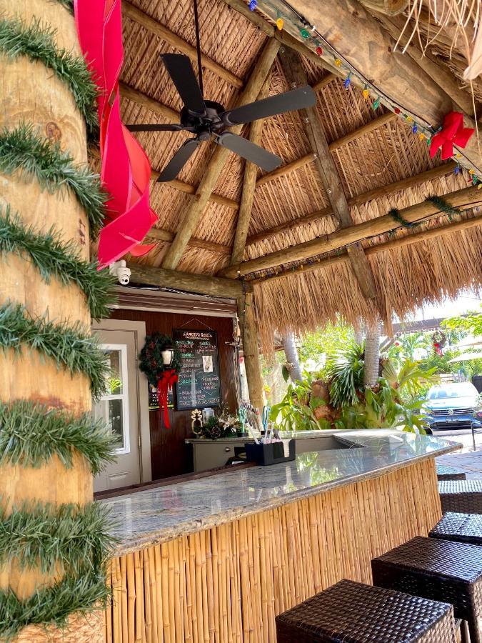 The Cabanas Guesthouse & Spa - Gay Resort Catering To Gay Men オークランド・パーク エクステリア 写真